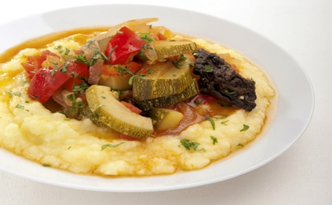 Polenta con ragú de vegetales